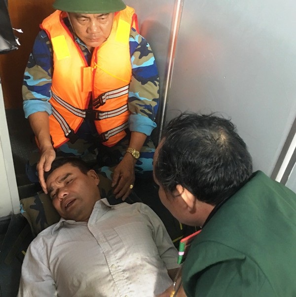 Kịp thời cứu thuyền viên bị đau ruột thừa trên biển, đưa vào đất liền cấp cứu - Ảnh 1. Kịp thời cứu thuyền viên bị đau ruột thừa trên biển, đưa vào đất liền cấp cứu - Ảnh 1.