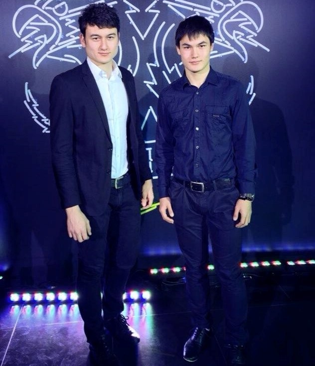 Giống như anh trai Lâm Tây, Đặng Văn Mạnh cũng thừa hưởng nét đẹp lai Việt - Nga của bố mẹ nên điển trai không kém anh. 9x có ngoại hình cao ráo.