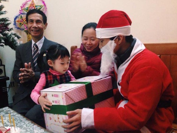 Ông già Noel kiếm được bao nhiêu tiền mùa Giáng sinh? - Ảnh 2. Ông già Noel kiếm được bao nhiêu tiền mùa Giáng sinh? - Ảnh 2.