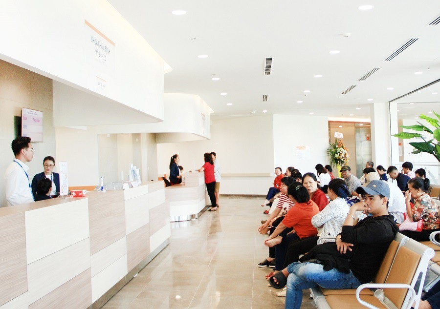 Áp lực quá tải bệnh nhân ngày càng trầm trọng - Ảnh 2. Áp lực quá tải bệnh nhân ngày càng trầm trọng - Ảnh 2.