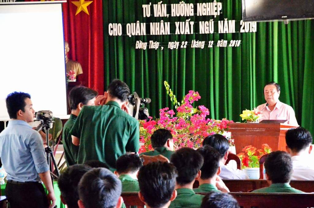 Giới thiệu việc làm cho hơn 500 quân nhân sắp xuất ngũ - Ảnh 1. Giới thiệu việc làm cho hơn 500 quân nhân sắp xuất ngũ - Ảnh 1.