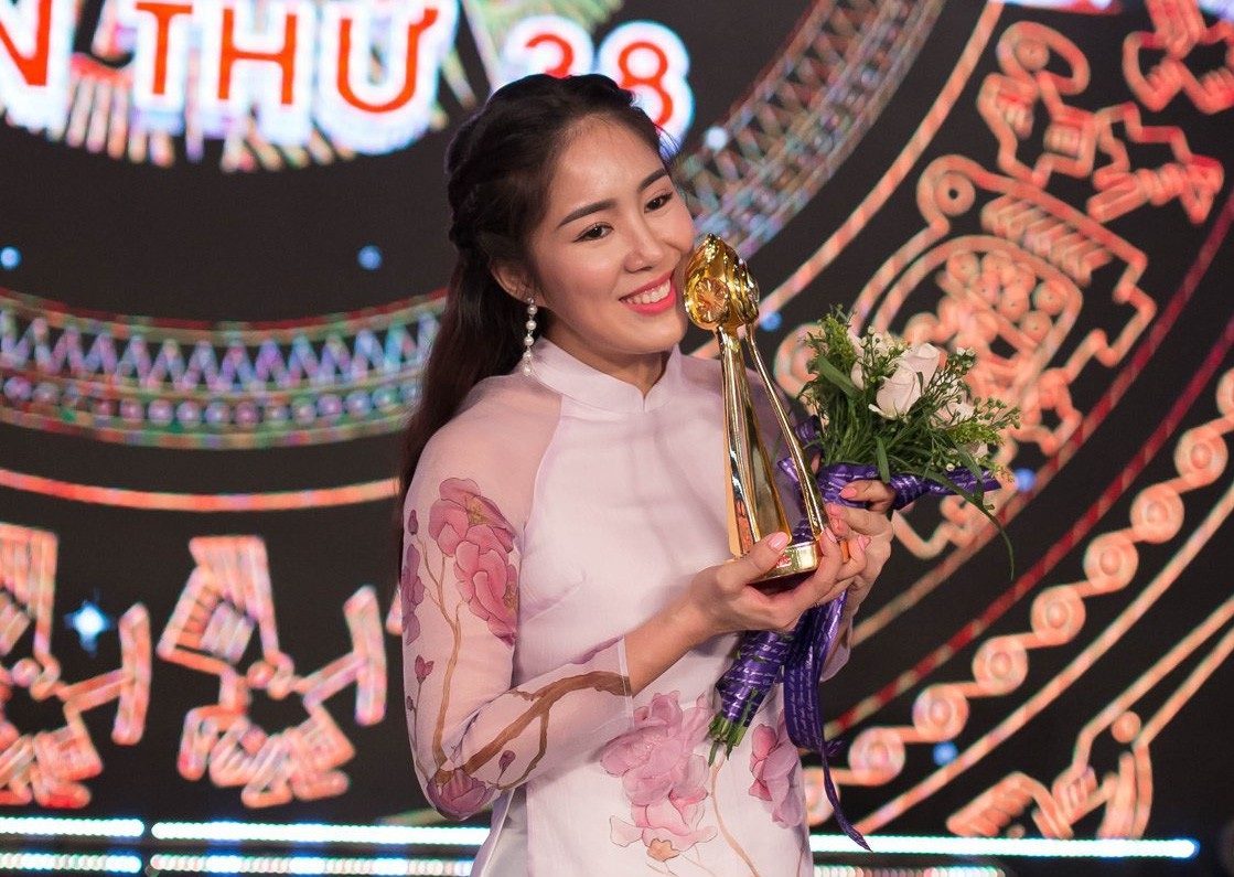 Lê Phương chia sẻ về cảnh diễn ám ảnh trong “Gạo nếp gạo tẻ” - Ảnh 5. Lê Phương chia sẻ về cảnh diễn ám ảnh trong “Gạo nếp gạo tẻ” - Ảnh 5.