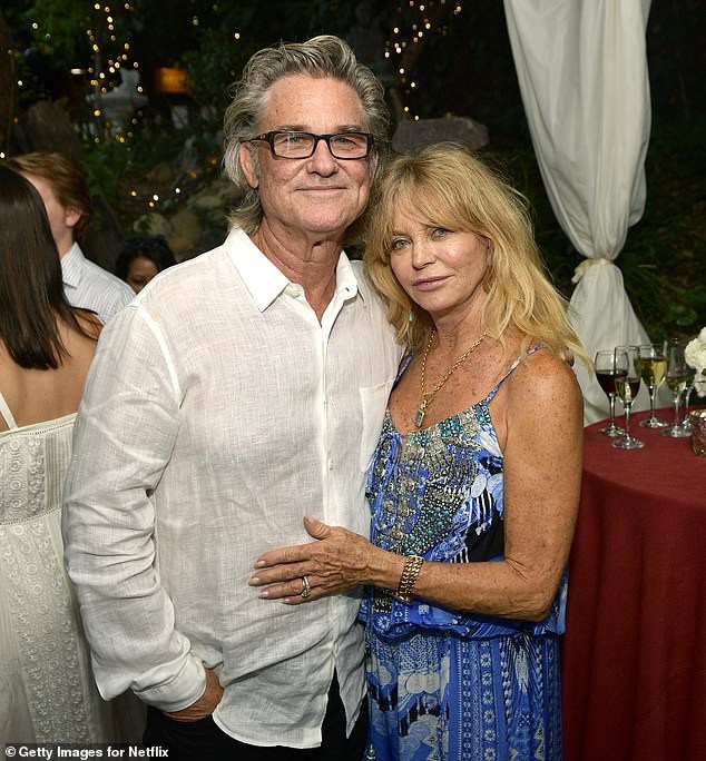 Nữ diễn viên 73 tuổi hạnh phúc bên bạn trai kém 6 tuổi - Ảnh 5. Nữ diễn viên 73 tuổi hạnh phúc bên bạn trai kém 6 tuổi - Ảnh 5.