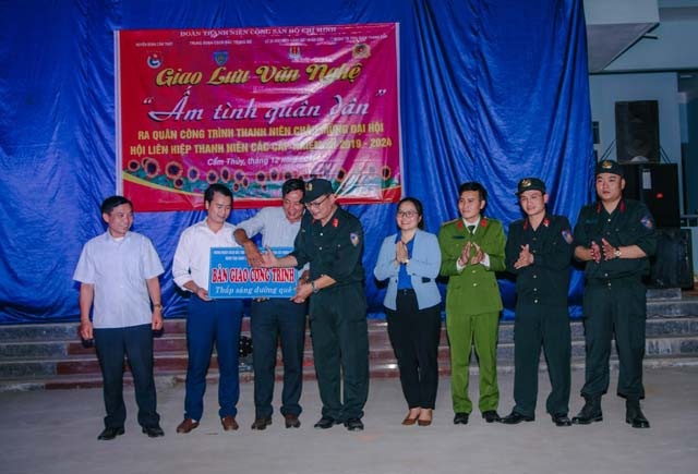 Chiến sĩ trẻ mang đông ấm lên xã nghèo vùng cao - Ảnh 7. Chiến sĩ trẻ mang đông ấm lên xã nghèo vùng cao - Ảnh 7.