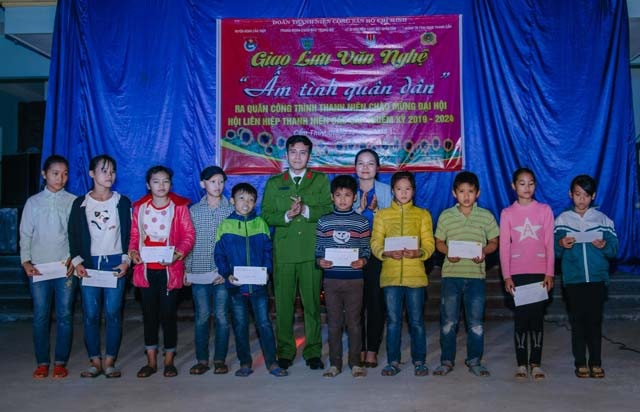 Chiến sĩ trẻ mang đông ấm lên xã nghèo vùng cao - Ảnh 4. Chiến sĩ trẻ mang đông ấm lên xã nghèo vùng cao - Ảnh 4.