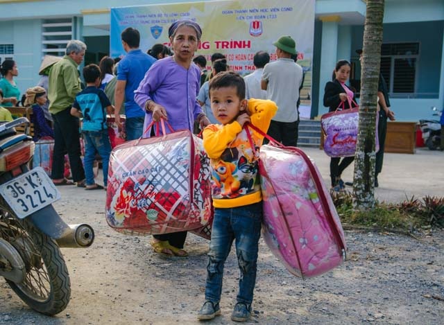 Chiến sĩ trẻ mang đông ấm lên xã nghèo vùng cao - Ảnh 3. Chiến sĩ trẻ mang đông ấm lên xã nghèo vùng cao - Ảnh 3.
