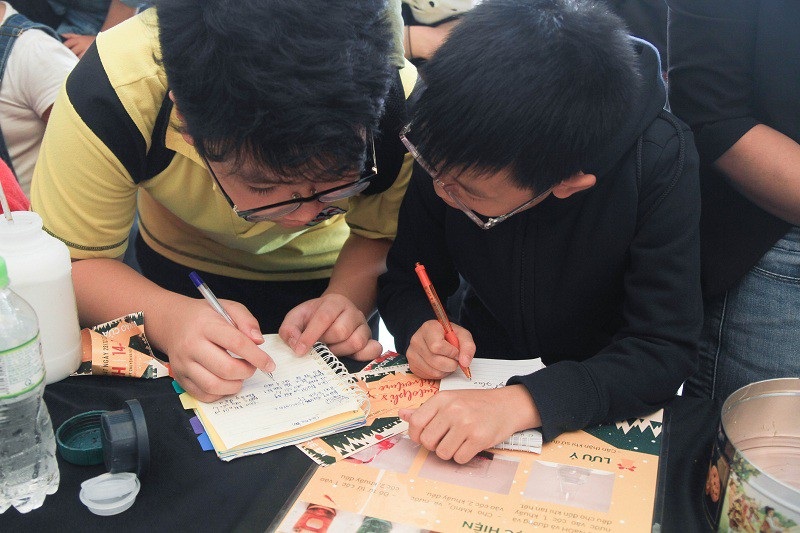 Giáng sinh đầy sắc màu khoa học của học sinh trường Hà Nội - Amsterdam - Ảnh 6.