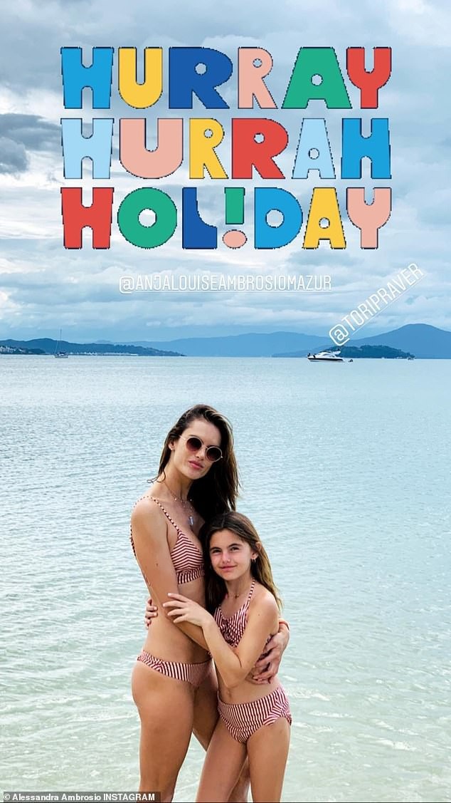 Alessandra Ambrosio đưa con về Brazil nghỉ giáng sinh - Ảnh 5. Alessandra Ambrosio đưa con về Brazil nghỉ giáng sinh - Ảnh 5.