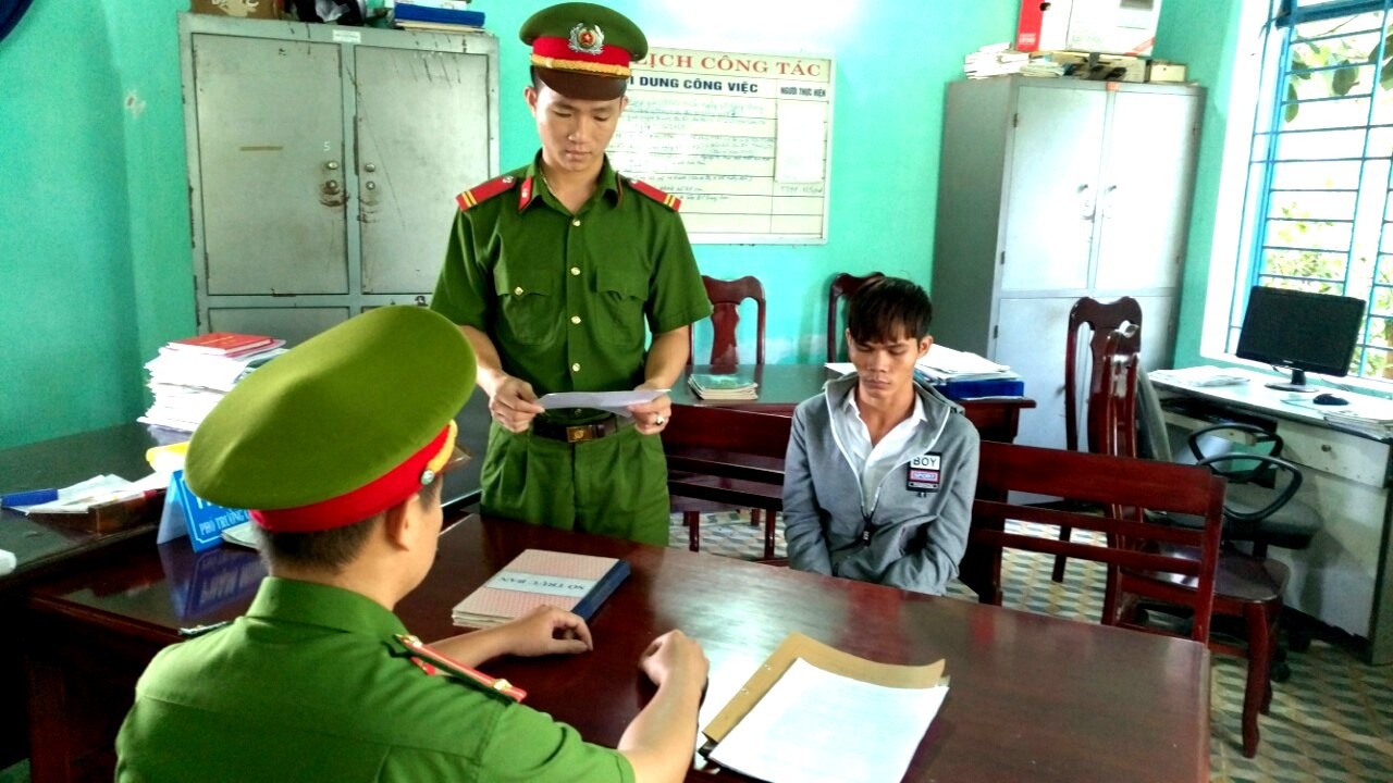 Trộm tiền của mẹ đẻ để tiêu xài - Ảnh 1. Trộm tiền của mẹ đẻ để tiêu xài - Ảnh 1.