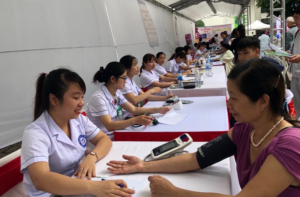 Sức khỏe người Việt bị “ăn mòn” vì uống hơn 3 tỷ lít bia rượu mỗi năm - Ảnh 2. Sức khỏe người Việt bị “ăn mòn” vì uống hơn 3 tỷ lít bia rượu mỗi năm - Ảnh 2.