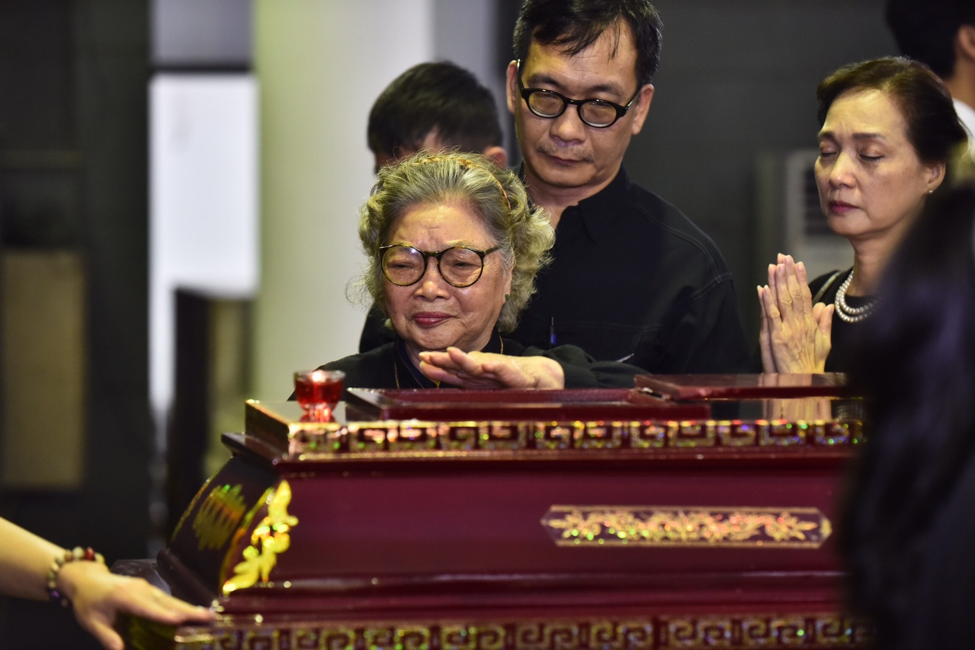 NSND Lê Khanh: “Tôi vừa giận, vừa thương anh Anh Tú!” - Ảnh 2. NSND Lê Khanh: “Tôi vừa giận, vừa thương anh Anh Tú!” - Ảnh 2.
