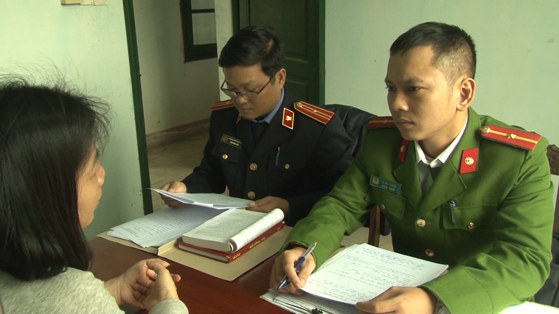Lừa xin việc làm gần nửa tỷ đồng - Ảnh 1. Lừa xin việc làm gần nửa tỷ đồng - Ảnh 1.