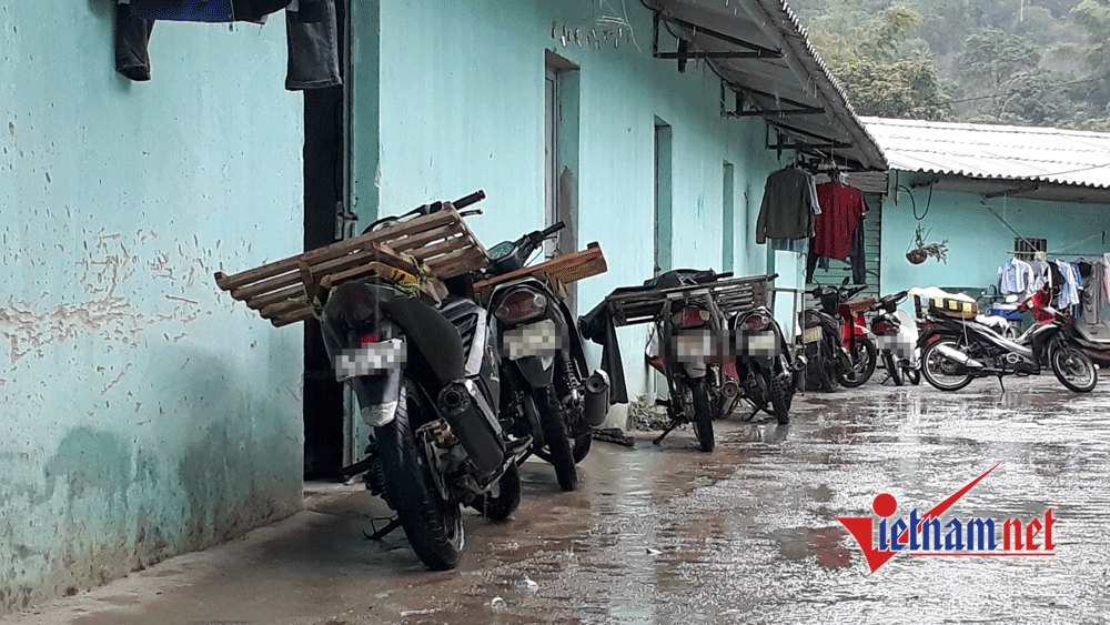 Cảnh khó tin về giường hạnh phúc trong phòng trọ tập thể - Ảnh 1. Cảnh khó tin về giường hạnh phúc trong phòng trọ tập thể - Ảnh 1.