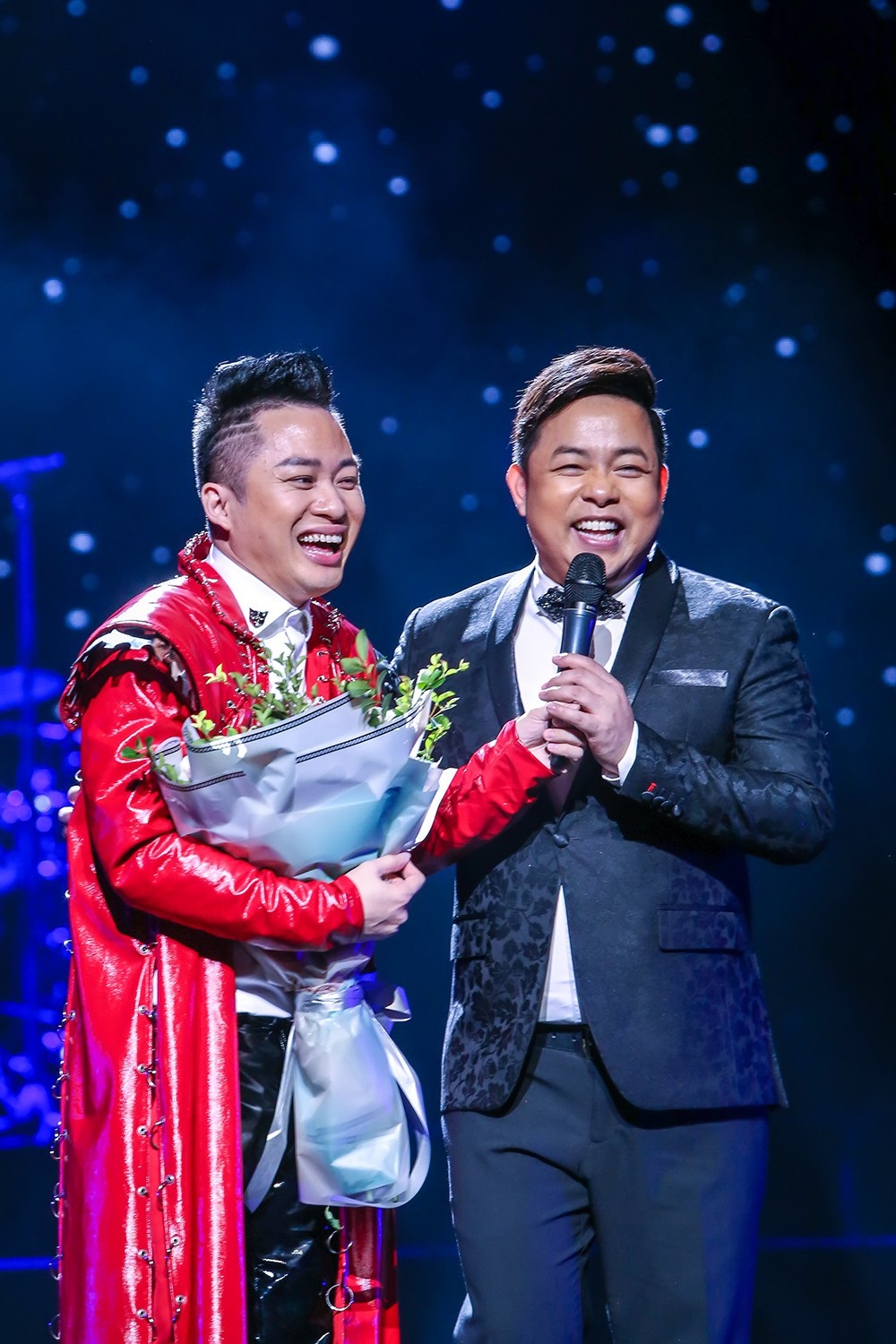 Quang Lê bị Minh Tuyết bắt bẻ chuyện kết hôn trong quá khứ - Ảnh 8. Quang Lê bị Minh Tuyết bắt bẻ chuyện kết hôn trong quá khứ - Ảnh 8.