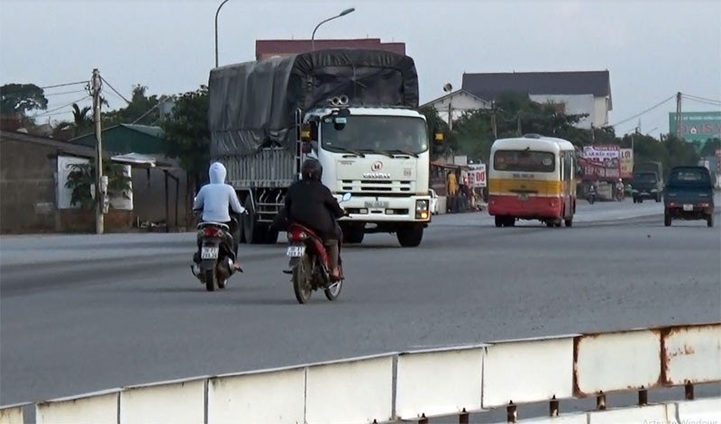 “Ngã tư chết người” ở Hà Tĩnh: Chờ tai nạn thảm khốc mới khắc phục? - Ảnh 4. “Ngã tư chết người” ở Hà Tĩnh: Chờ tai nạn thảm khốc mới khắc phục? - Ảnh 4.