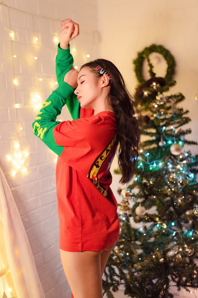 “Lee Hyori Việt” tung bộ ảnh Noel “nóng bỏng mắt” - Ảnh 7. “Lee Hyori Việt” tung bộ ảnh Noel “nóng bỏng mắt” - Ảnh 7.