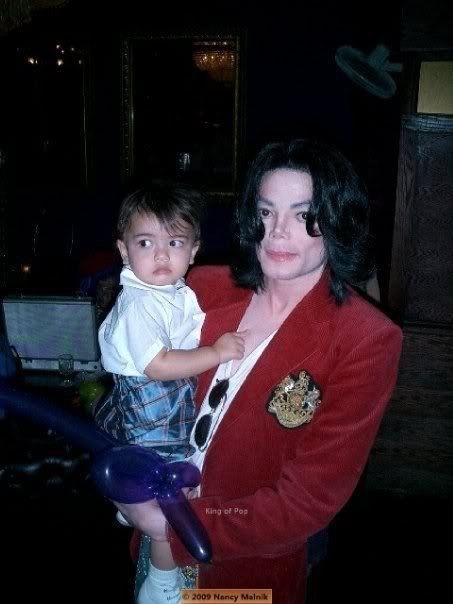 Hình ảnh hiếm hoi của con út Vua nhạc Pop Michael Jackson - Ảnh 7. Hình ảnh hiếm hoi của con út Vua nhạc Pop Michael Jackson - Ảnh 7.