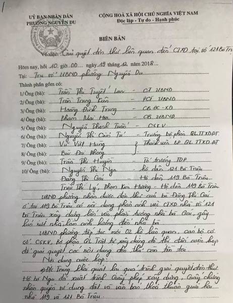 Hà Nội: Yêu cầu tạm dừng thi công công trình đe doạ gây sập nhà của cụ bà 76 tuổi - Ảnh 1. Hà Nội: Yêu cầu tạm dừng thi công công trình đe doạ gây sập nhà của cụ bà 76 tuổi - Ảnh 1.