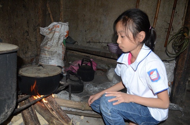 Bố chết, mẹ ung thư, 2 đứa trẻ mịt mờ tương lai - Ảnh 4. Bố chết, mẹ ung thư, 2 đứa trẻ mịt mờ tương lai - Ảnh 4.