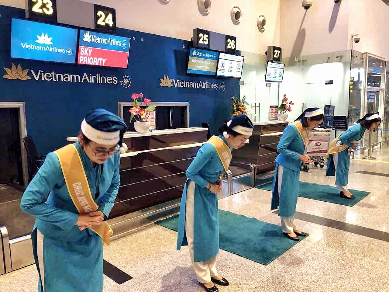 Lạ mắt với hình ảnh ông già, bà già Noel của Vietnam Airlines, Jetstar Pacific - Ảnh 5. Lạ mắt với hình ảnh ông già, bà già Noel của Vietnam Airlines, Jetstar Pacific - Ảnh 5.
