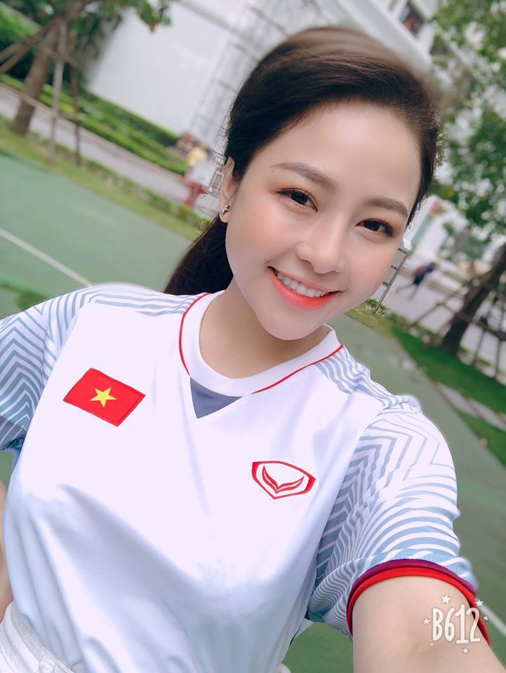 Những hot girl gieo thương nhớ bởi niềm đam mê trái bóng tròn - Ảnh 4. Những hot girl gieo thương nhớ bởi niềm đam mê trái bóng tròn - Ảnh 4.