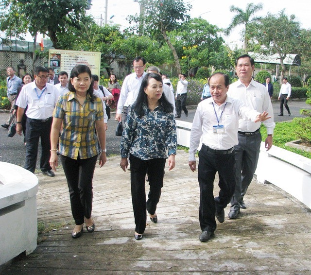 Bộ trưởng Y tế: “Bố trí giường bệnh làm sao cho bệnh nhân điều trị được thoải mái” - Ảnh 1. Bộ trưởng Y tế: “Bố trí giường bệnh làm sao cho bệnh nhân điều trị được thoải mái” - Ảnh 1.