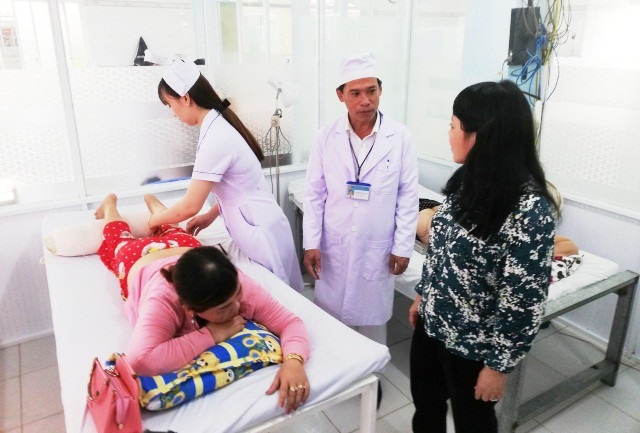 Bộ trưởng Y tế: “Bố trí giường bệnh làm sao cho bệnh nhân điều trị được thoải mái” - Ảnh 3. Bộ trưởng Y tế: “Bố trí giường bệnh làm sao cho bệnh nhân điều trị được thoải mái” - Ảnh 3.