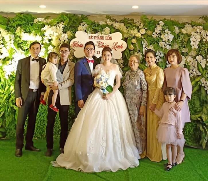 Hoa hậu Ngọc Hân làm MC “bất đắc dĩ” cho đám cưới con trai NSND Lan Hương - Ảnh 3. Hoa hậu Ngọc Hân làm MC “bất đắc dĩ” cho đám cưới con trai NSND Lan Hương - Ảnh 3.