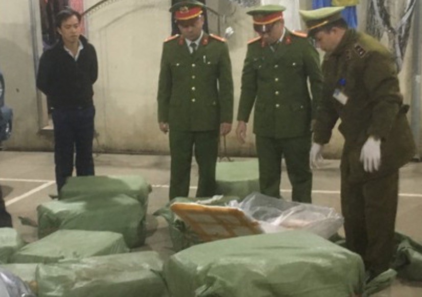 Liên tiếp thu giữ hơn 3 tấn nầm và lòng lợn bốc mùi hôi thối - Ảnh 2. Liên tiếp thu giữ hơn 3 tấn nầm và lòng lợn bốc mùi hôi thối - Ảnh 2.