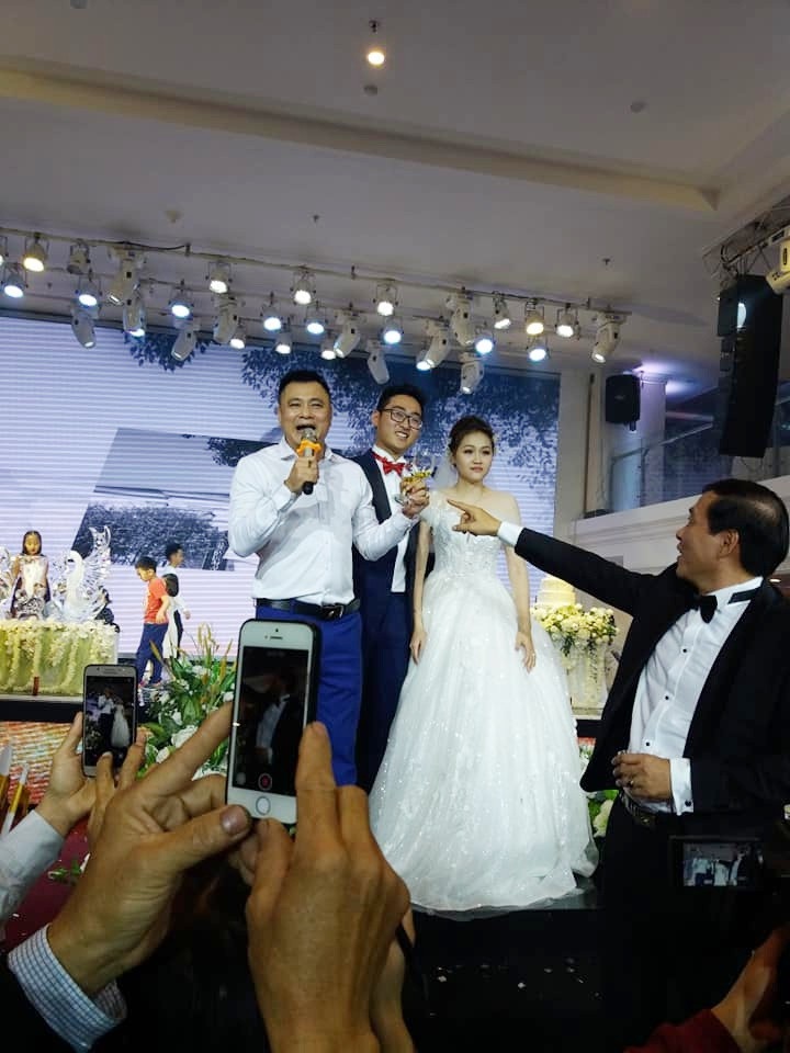 Hoa hậu Ngọc Hân làm MC “bất đắc dĩ” cho đám cưới con trai NSND Lan Hương - Ảnh 11. Hoa hậu Ngọc Hân làm MC “bất đắc dĩ” cho đám cưới con trai NSND Lan Hương - Ảnh 11.