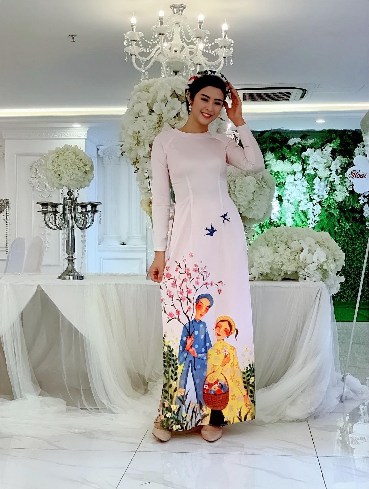 Hoa hậu Ngọc Hân làm MC “bất đắc dĩ” cho đám cưới con trai NSND Lan Hương - Ảnh 7. Hoa hậu Ngọc Hân làm MC “bất đắc dĩ” cho đám cưới con trai NSND Lan Hương - Ảnh 7.