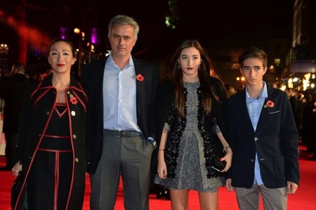 Rời MU, Mourinho lao đao với scandal tình cảm cùng mỹ nhân tóc vàng - Ảnh 3. Rời MU, Mourinho lao đao với scandal tình cảm cùng mỹ nhân tóc vàng - Ảnh 3.