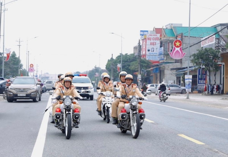 Công bố đường dây nóng tiếp nhận phản ánh về tình hình ATGT - Ảnh 2. Công bố đường dây nóng tiếp nhận phản ánh về tình hình ATGT - Ảnh 2.