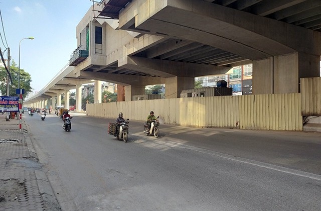 Hà Nội dỡ hàng loạt “lô cốt” dọc tuyến đường sắt Nhổn – ga Hà Nội - Ảnh 8. Hà Nội dỡ hàng loạt “lô cốt” dọc tuyến đường sắt Nhổn – ga Hà Nội - Ảnh 8.