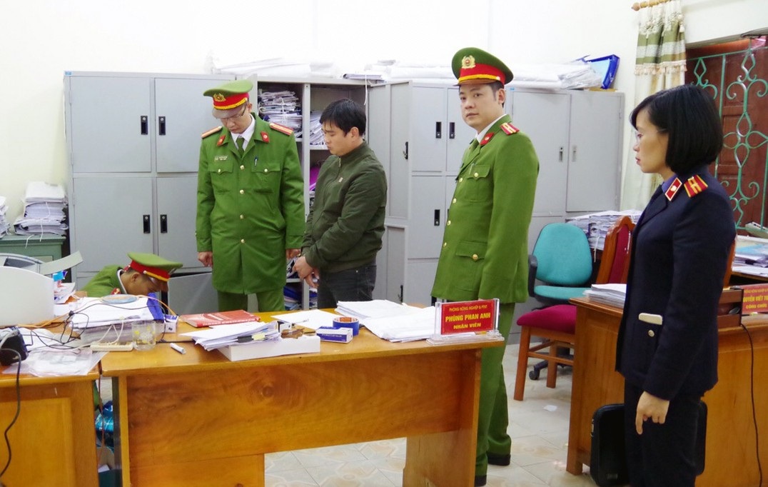 Bắt tạm giam cán bộ phòng Nông nghiệp huyện Bắc Quang - Ảnh 1. Bắt tạm giam cán bộ phòng Nông nghiệp huyện Bắc Quang - Ảnh 1.