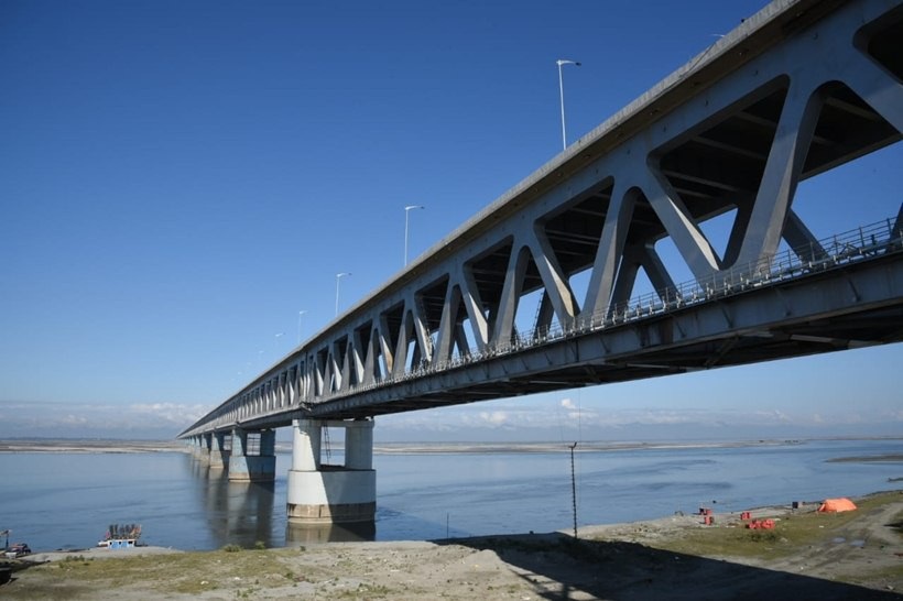 Ấn Độ khánh thành cầu khủng có thể phục vụ xe tăng, máy bay chiến đấu sát vách Trung Quốc - Ảnh 5. Ấn Độ khánh thành cầu khủng có thể phục vụ xe tăng, máy bay chiến đấu sát vách Trung Quốc - Ảnh 5.
