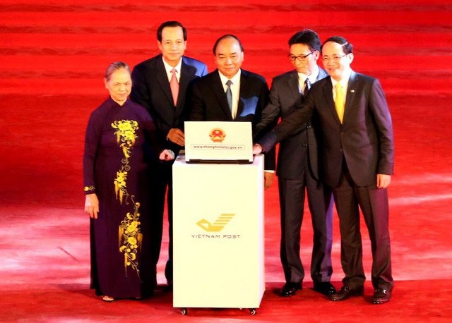 Đấu giá áo của đội tuyển U23, điều chỉnh tuổi hưu, cảnh báo xâm hại trẻ em… - Ảnh 4.