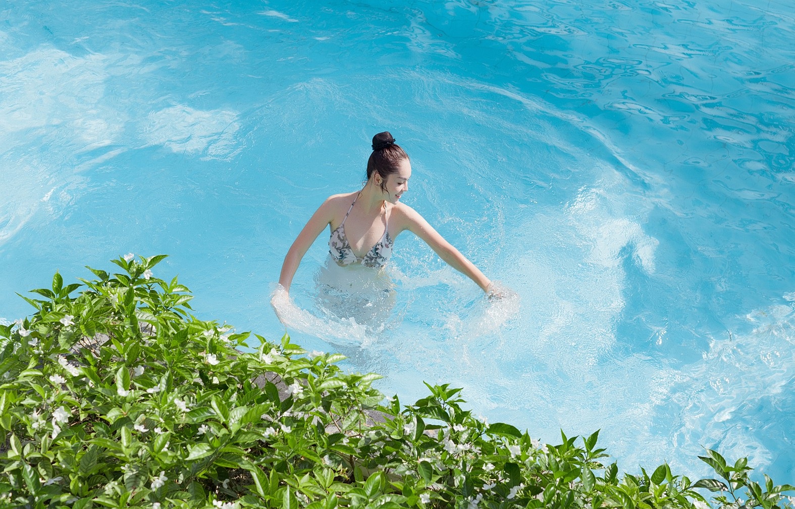Mẹ đơn thân Dương Cẩm Lynh khoe vẻ sexy bốc lửa với bikini - Ảnh 12. Mẹ đơn thân Dương Cẩm Lynh khoe vẻ sexy bốc lửa với bikini - Ảnh 12.