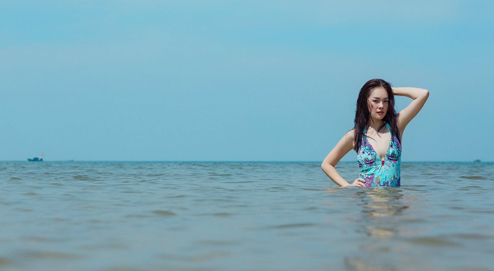 Mẹ đơn thân Dương Cẩm Lynh khoe vẻ sexy bốc lửa với bikini - Ảnh 9. Mẹ đơn thân Dương Cẩm Lynh khoe vẻ sexy bốc lửa với bikini - Ảnh 9.