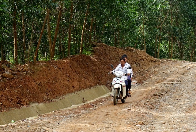 Nỗi lo mất an toàn giao thông học đường - Ảnh 2. Nỗi lo mất an toàn giao thông học đường - Ảnh 2.