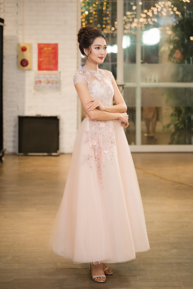 Huyền My khoe vai trần gợi cảm bên bạn gái tin đồn của cầu thủ Văn Đức - Ảnh 7. Huyền My khoe vai trần gợi cảm bên bạn gái tin đồn của cầu thủ Văn Đức - Ảnh 7.