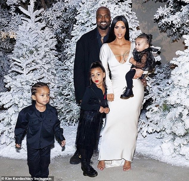 Kim Kardashian chia sẻ hình ảnh hạnh phúc của gia đình | Báo Dân trí