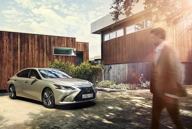 Lexus ES 250 về Việt Nam với giá từ 2,5 tỉ đồng - Ảnh 1. Lexus ES 250 về Việt Nam với giá từ 2,5 tỉ đồng - Ảnh 1.