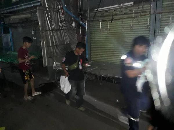 Cha mẹ cãi nhau, bé 2 tuần tuổi bị vứt bỏ giữa chợ Thái Lan - Ảnh 2. Cha mẹ cãi nhau, bé 2 tuần tuổi bị vứt bỏ giữa chợ Thái Lan - Ảnh 2.