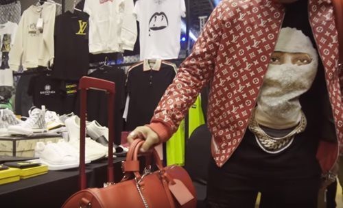 Thiếu gia con nhà giàu Việt khoe bộ đồ ra đường 3 tỷ gây xôn xao - Ảnh 2. Thiếu gia con nhà giàu Việt khoe bộ đồ ra đường 3 tỷ gây xôn xao - Ảnh 2.