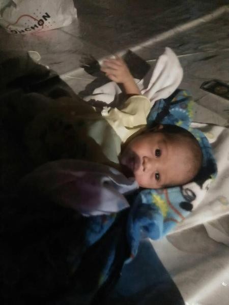 Cha mẹ cãi nhau, bé 2 tuần tuổi bị vứt bỏ giữa chợ Thái Lan - Ảnh 5. Cha mẹ cãi nhau, bé 2 tuần tuổi bị vứt bỏ giữa chợ Thái Lan - Ảnh 5.