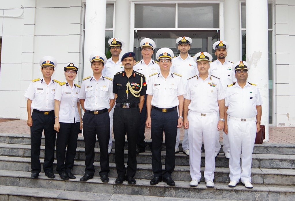 Phó Tham mưu trưởng Hải quân Ấn Độ thăm Học viện Hải quân Việt Nam - Ảnh 2. Phó Tham mưu trưởng Hải quân Ấn Độ thăm Học viện Hải quân Việt Nam - Ảnh 2.