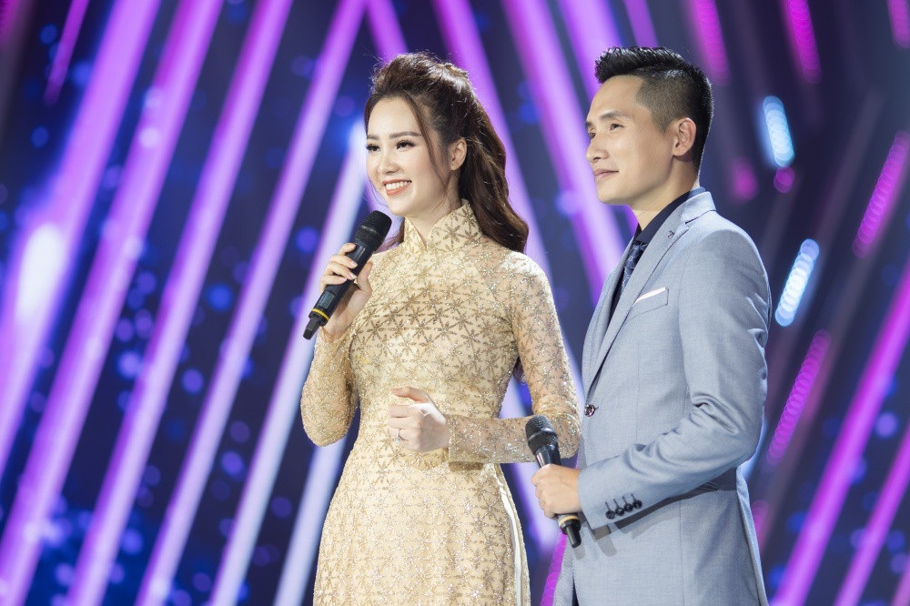 a hau thuy van12 a hau thuy van12