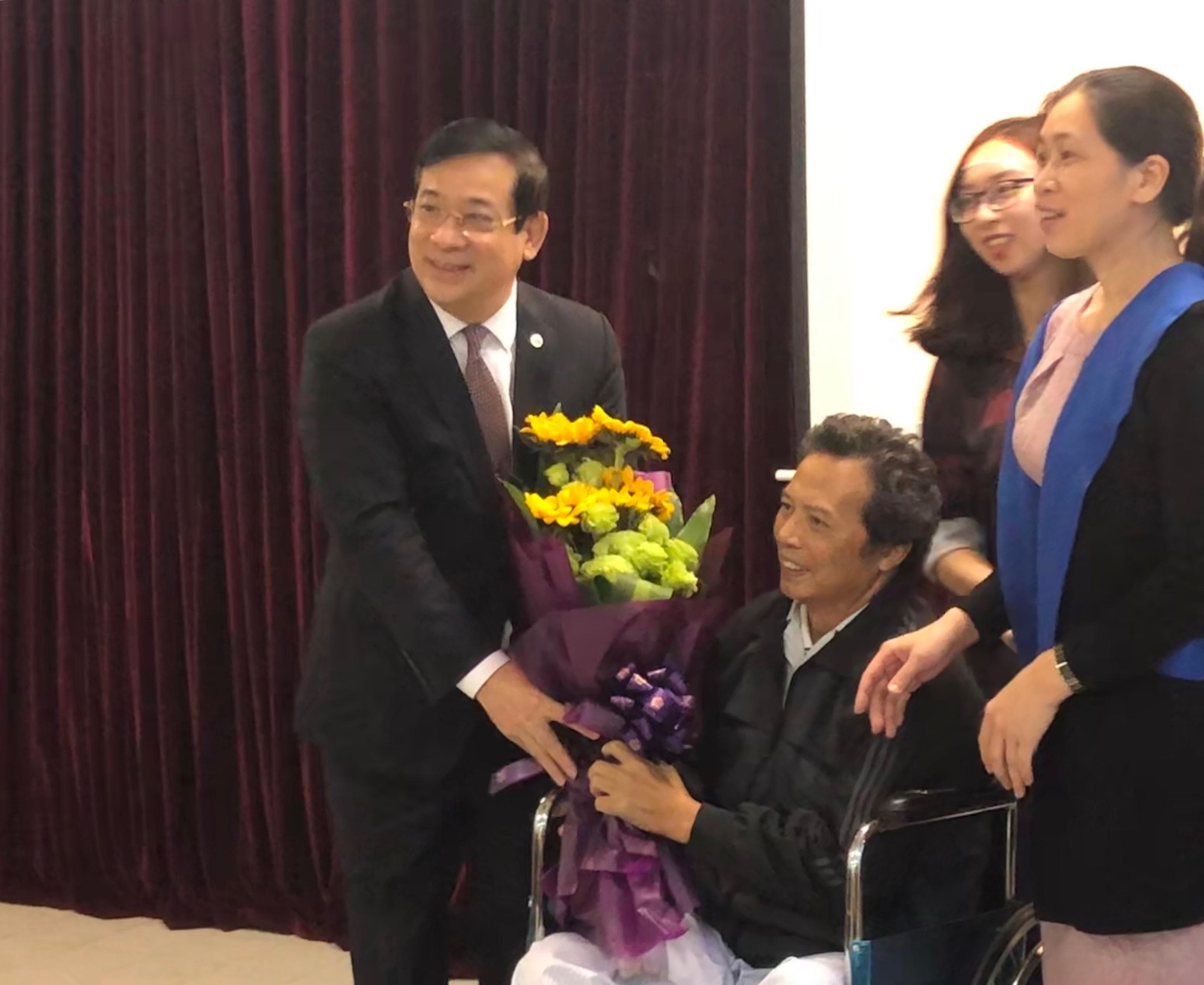 Bác sĩ đưa bệnh nhân từ cõi chết trở về sau hơn 90 phút cấp cứu ngừng tuần hoàn - Ảnh 3. Bác sĩ đưa bệnh nhân từ cõi chết trở về sau hơn 90 phút cấp cứu ngừng tuần hoàn - Ảnh 3.