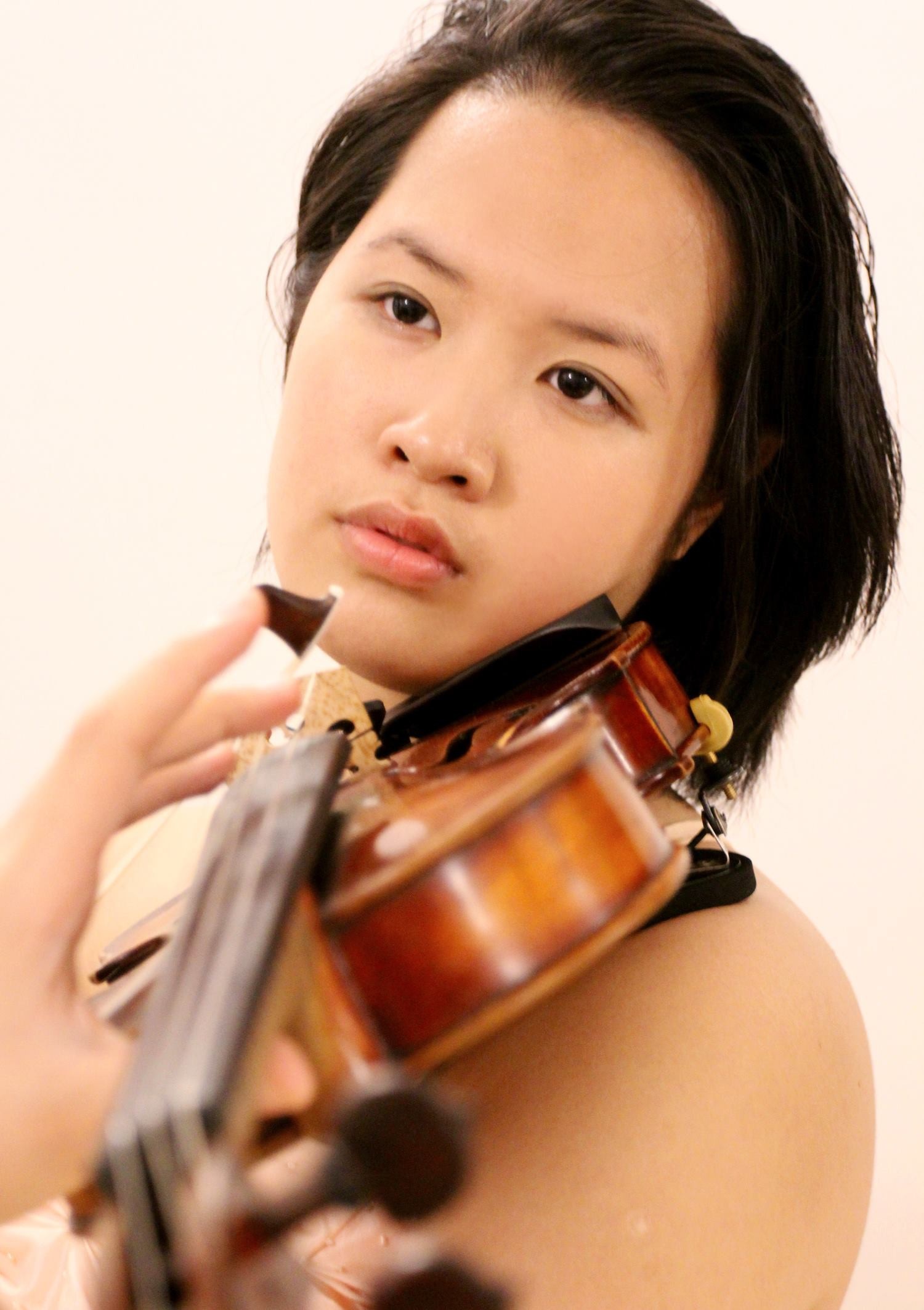 “Thần đồng” Đỗ Phương Nhi kể về mối duyên với violon khi mới 4 tuổi - Ảnh 1. “Thần đồng” Đỗ Phương Nhi kể về mối duyên với violon khi mới 4 tuổi - Ảnh 1.